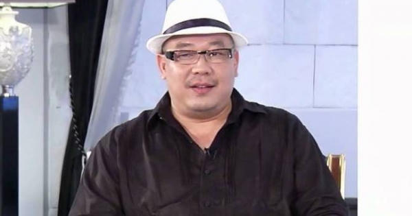 Doanh nhân Hoàng Khải xin lỗi khách hàng vụ 'treo lụa ta bán lụa Tàu' Doanh nhân Hoàng Khải xin lỗi khách hàng vụ 'treo lụa ta bán lụa Tàu'