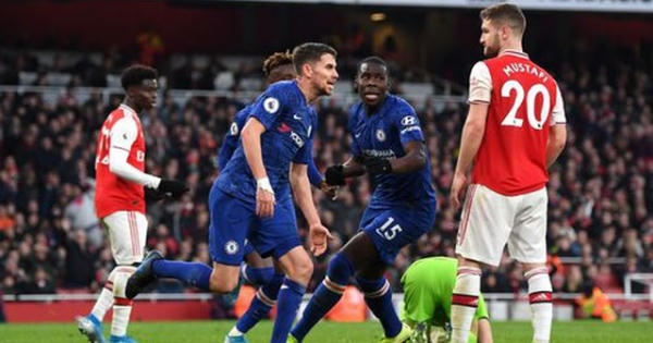 Arsenal 1-2 Chelsea: Màn lội ngược dòng trong 4 phút