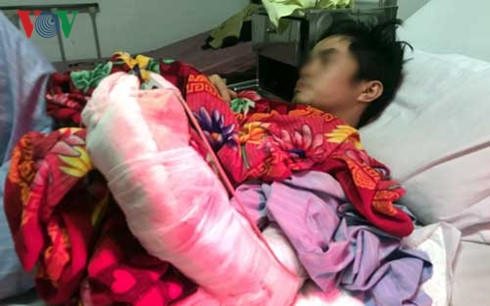 Trần tình của nam thanh niên tự chặt rơi cánh tay của mình