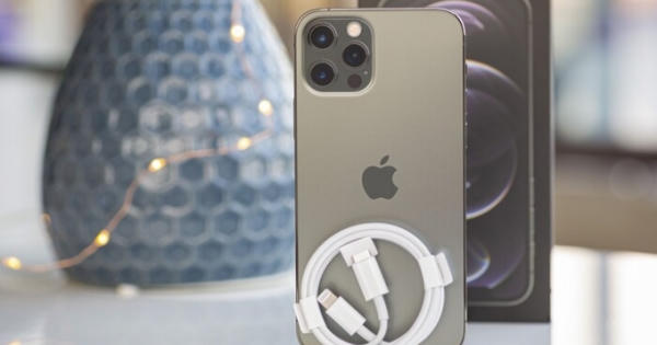 iPhone 12 Pro chụp hình kém nhiều smartphone từ Trung Quốc