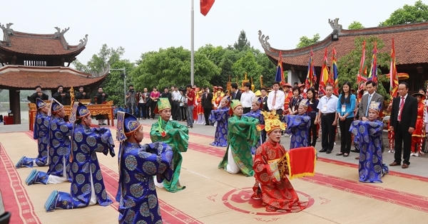 Nhớ ơn công đức Đức Quốc Tổ Lạc Long Quân và Tổ Mẫu Âu Cơ Nhớ ơn công đức Đức Quốc Tổ Lạc Long Quân và Tổ Mẫu Âu Cơ