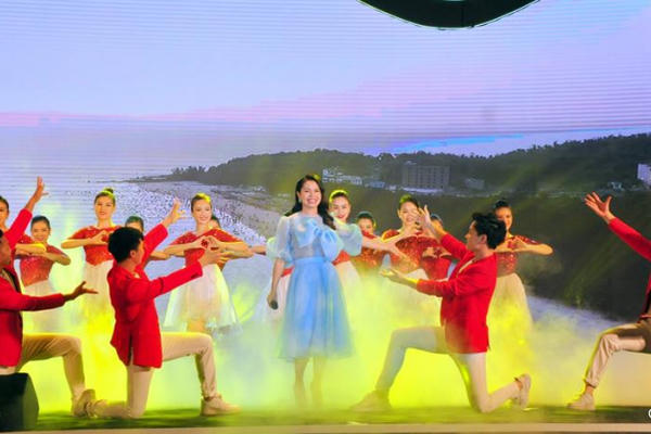 Quảng Ninh: Rực rỡ chương trình Chào hè Hạ Long-Quảng Ninh 2020 sau những ngày ảm đạm do dịch bệnh Quảng Ninh: Rực rỡ chương trình Chào hè Hạ Long-Quảng Ninh 2020 sau những ngày ảm đạm do dịch bệnh