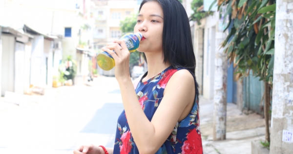 Nắng nóng đổ mồ hôi, bổ sung nước cho cơ thể như thế nào cho phù hợp? Nắng nóng đổ mồ hôi, bổ sung nước cho cơ thể như thế nào cho phù hợp?