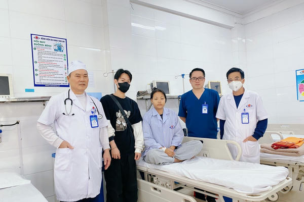 Nhân viên Y tế tại Nghệ An hiến máu cứu bệnh nhân người Thái Lan