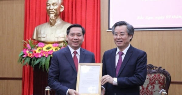 Ông Nguyễn Long Hải được giới thiệu giữ chức Chủ tịch UBND tỉnh Bắc Kạn Ông Nguyễn Long Hải được giới thiệu giữ chức Chủ tịch UBND tỉnh Bắc Kạn