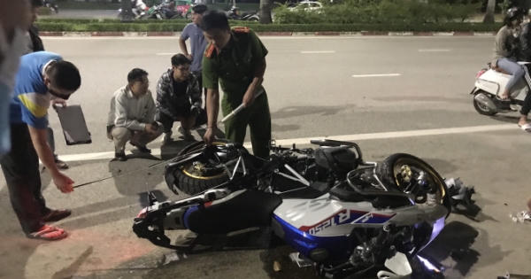 Mô tô phân khối lớn va chạm kinh hoàng với xe máy 3 người thương vong