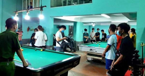 Hà Nội: Bất chấp dịch dịch Covid-19, quán bi-a vẫn hoạt động sôi động