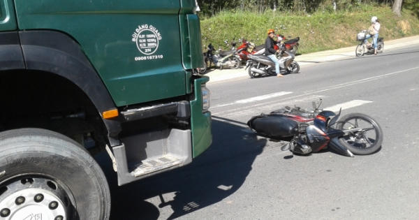 Lâm Đồng: Xe tải tông xe máy, một người tử vong