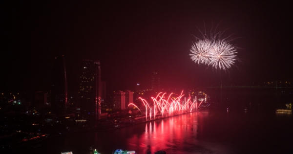 Lễ hội pháo hoa quốc tế Đà Nẵng 2017: Hai đội pháo hoa gần 100 năm tuổi đọ sức trong đêm Thủy