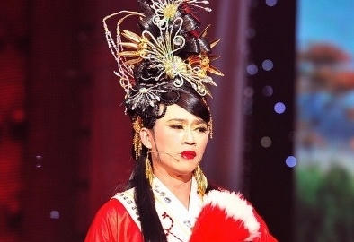 Hoài Linh và những lần giả phận nữ nhi đẹp đến ngỡ ngàng