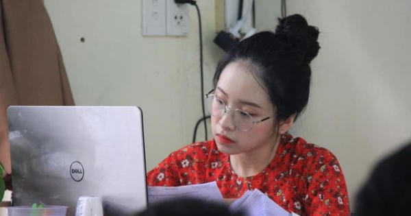 Cô giáo bất ngờ nổi tiếng vì... khuôn mặt trẻ như học sinh Cô giáo bất ngờ nổi tiếng vì... khuôn mặt trẻ như học sinh