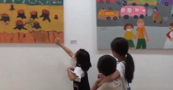 Triển lãm “Cuộc sống quanh em”: Cảm xúc chân thực, muôn màu về cuộc sống