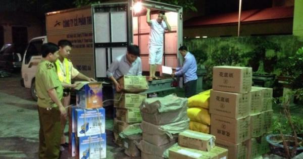Bắc Giang: Bắt lô hàng tiêu dùng không rõ nguồn gốc Bắc Giang: Bắt lô hàng tiêu dùng không rõ nguồn gốc