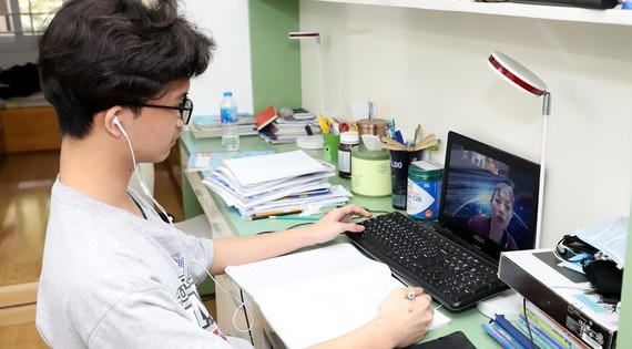 Xuất hiện thêm ca Covid-19, học sinh Hải Phòng ôn thi tốt nghiệp THPT theo hình thức trực tuyến