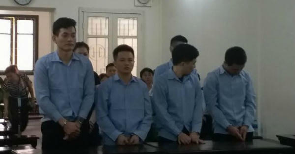 Cả nhóm biến thành kẻ cướp sau khi một phụ nữ thua bạc