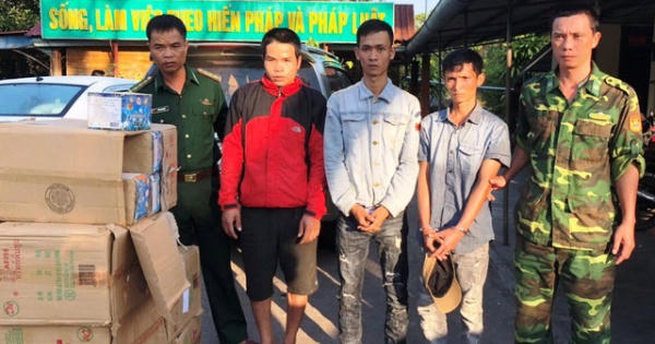 Bắt gần 3 tạ pháo lậu ở vùng biên đang tuồn vào nội địa
