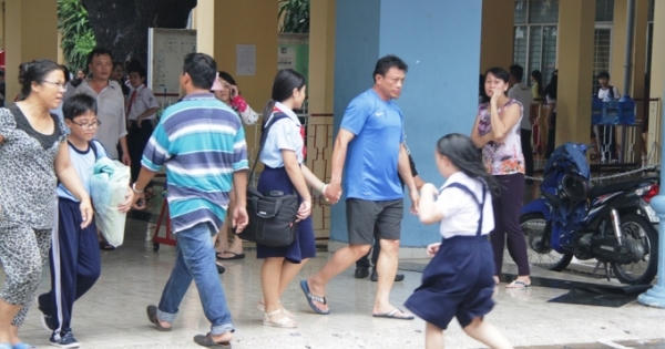 Hai trạm biến áp phát nổ, hàng trăm học sinh được di tán