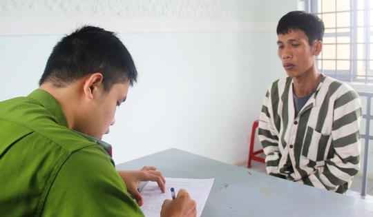 Tên cướp “động lòng” trước tiếng khóc của con chủ nhà