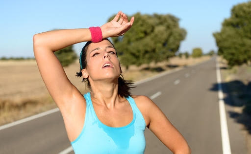 Hà Nội nắng nóng đỉnh điểm có nơi trên 39 độ, người dân cẩn trọng khi ra đường kẻo say nắng