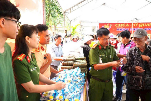 Lan toả yêu thương, gắn kết cộng đồng qua chương trình "Xuân yêu thương" tại xã Ngãi Giao