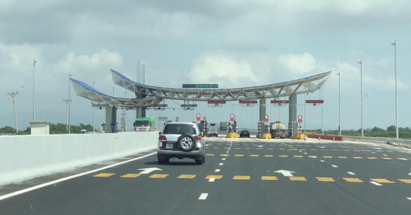 Bộ trưởng Nguyễn Văn Thể yêu cầu kiểm tra cầu vừa thông xe đã bị “tố” lún, võng