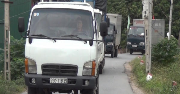 Xe trốn phí cao tốc Hà Nội - Bắc Giang hành người dân