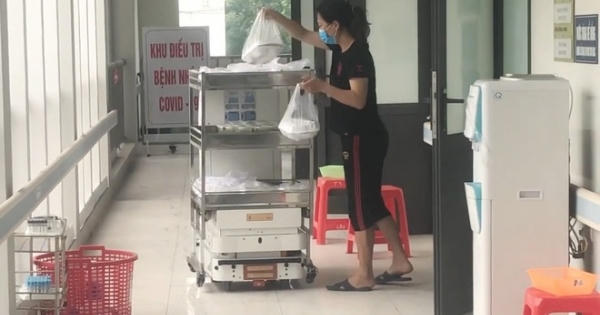 Xem Robot đi đưa cơm cho bệnh nhân Covid-19 ở Bắc Giang