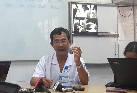 Kèn chui vào cổ 6 tháng, đến lúc ho kêu te te mới biết