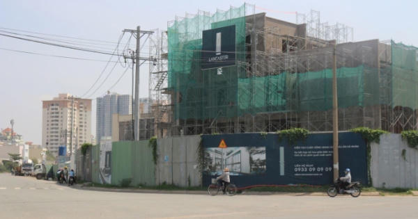 Chiếm dụng vỉa hè, dự án khu biệt thự Lancaster Eden sẽ bị đình chỉ