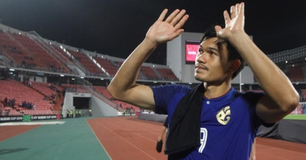 Adisak nói gì sau khi thành tội đồ của bóng đá Thái Lan? Adisak nói gì sau khi thành tội đồ của bóng đá Thái Lan?