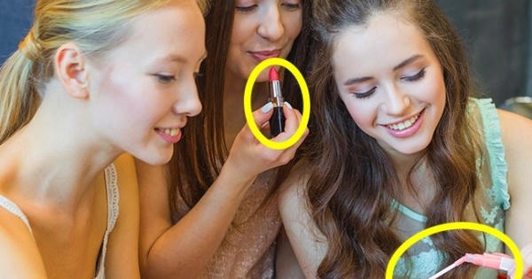 Cảnh báo dễ lây bệnh… tình dục vì thử son môi Cảnh báo dễ lây bệnh… tình dục vì thử son môi