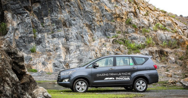 Xe Toyota giảm giá, khách vẫn chịu thiệt phí trước bạ