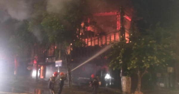 TP Vinh: Lửa lớn bao trùm quán Bub trong đêm