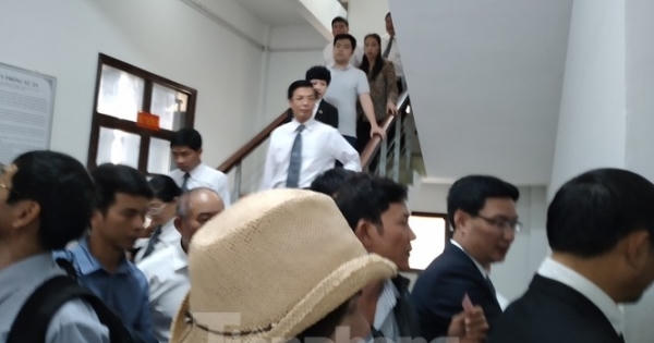 Cấm mang điện thoại vào phòng xử luật sư Trần Vũ Hải