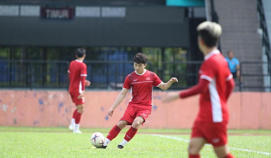 Clip: Xuân Trường háo hức khi đá ở chảo lửa có 87.000 khán giả