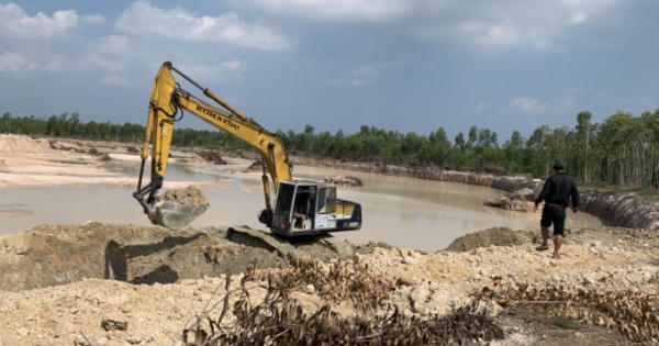 Tỉnh ủy Bình Thuận chỉ đạo làm rõ việc doanh nghiệp múc trộm cát trong vườn nhà dân