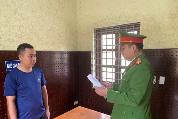 Bắt khẩn cấp tài xế ô tô tải chống đối CSGT ở Quảng Ninh