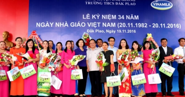 Vinamilk mang Sữa học đường đến với trẻ em Đắk Nông Vinamilk mang Sữa học đường đến với trẻ em Đắk Nông