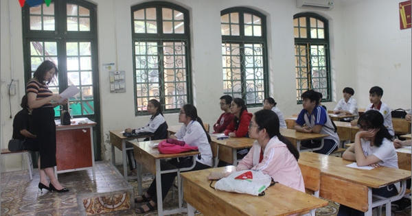 Sáng nay, học sinh Hà Nội thi 2 môn vào lớp 10 công lập