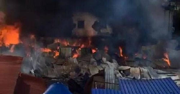 Hà Nội: Ngọn lửa bao trùm khu lán trọ của công nhân