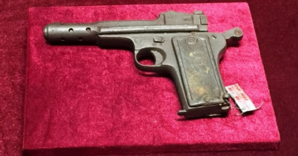 Tận mắt thấy súng ngắn của Đại tướng Võ Nguyên Giáp