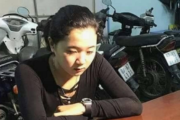 Rùng mình với clip nữ nhân viên massage dùng dao đâm gục “thượng đế”