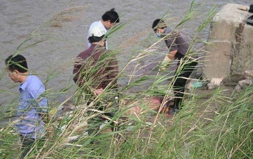 Hà Nội: Tá hỏa phát hiện thi thể nam giới dưới chân cầu Vĩnh Tuy