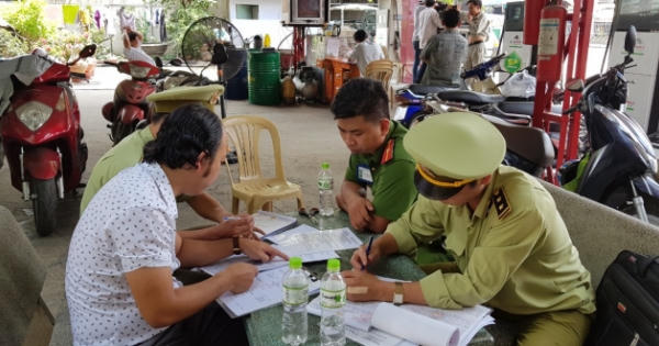 Bán xăng dầu kém chất lượng doanh nghiệp bị đình chỉ hoạt động kinh doanh Bán xăng dầu kém chất lượng doanh nghiệp bị đình chỉ hoạt động kinh doanh
