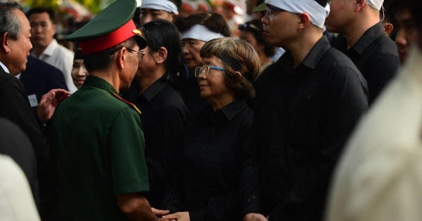 Phút bùi ngùi tiễn đưa Đại tướng Lê Đức Anh về đất mẹ Phút bùi ngùi tiễn đưa Đại tướng Lê Đức Anh về đất mẹ