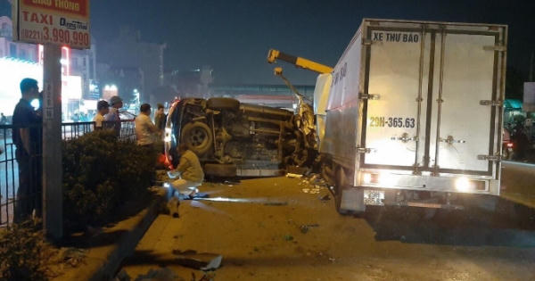 Hưng Yên: Fortuner mất lái va chạm khiến 3 người thương vong