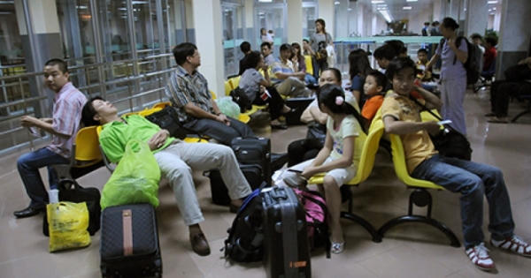 Slide - Điểm tin thị trường: Trong tháng 4, tỷ lệ chậm - hủy chuyến bay là gần 15,9%