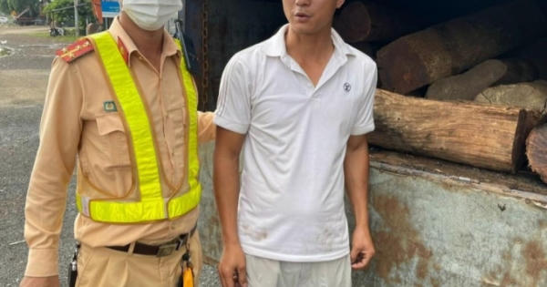 Đắk Lắk: Tạm giữ tài xế và xe tải chở gỗ không rõ nguồn gốc xuất xứ