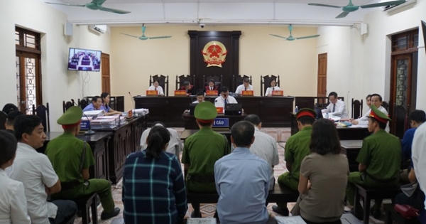 Xét xử vụ gian lận điểm thi: Vợ ông Triệu Tài Vinh xin vắng mặt tại phiên tòa