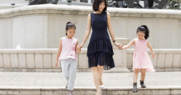 'Con gái' ông trùm Phan Quân phim 'Người phán xử' khoe hai thiên thần nhỏ
